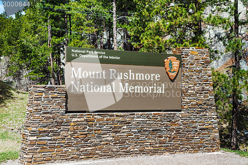 Image of Mount Rushmore monument sign in South Dakota