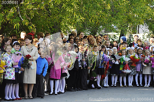 Image of September 1. A solemn ruler of pupils in the school yard.