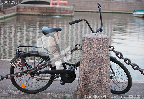 Image of old-fashioned bicycle