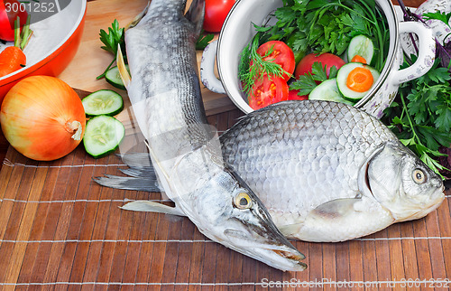 Image of Fish and components for her preparation: vegetables, spices, par