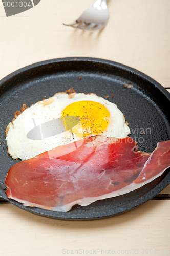 Image of egg sunny side up with italian speck ham