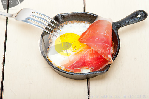 Image of egg sunny side up with italian speck ham