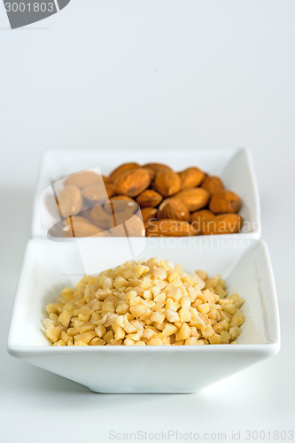 Image of almonds, whole and minced