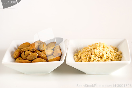 Image of almonds, whole and minced