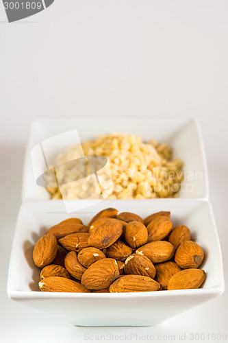 Image of almonds, whole and minced