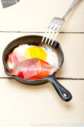 Image of egg sunny side up with italian speck ham