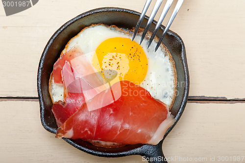 Image of egg sunny side up with italian speck ham