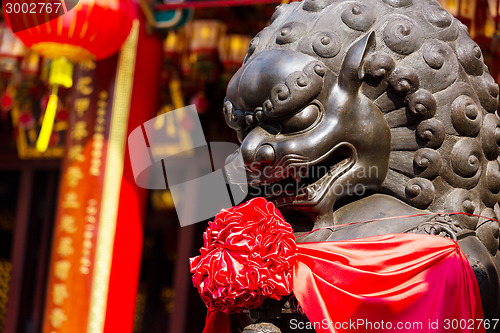 Image of Chinese temple statue 