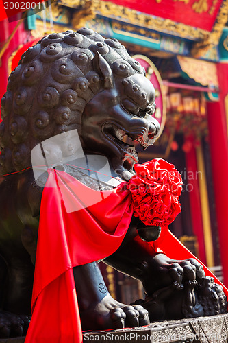 Image of Lion statue in Chinese temple 