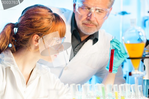 Image of Health care professionals in lab.