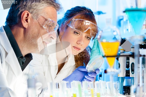 Image of Health care professionals in lab.