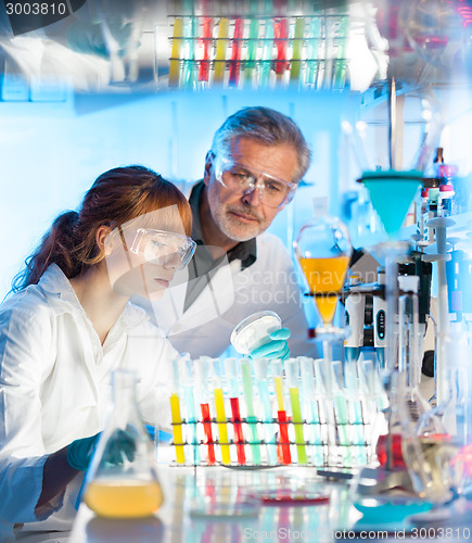 Image of Health care professionals in lab.