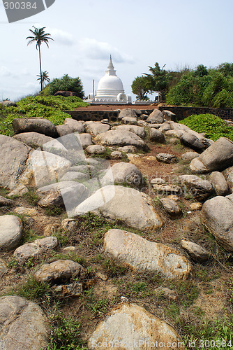 Image of Smal dagoba and big stones