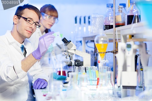 Image of Health care professionals in lab.