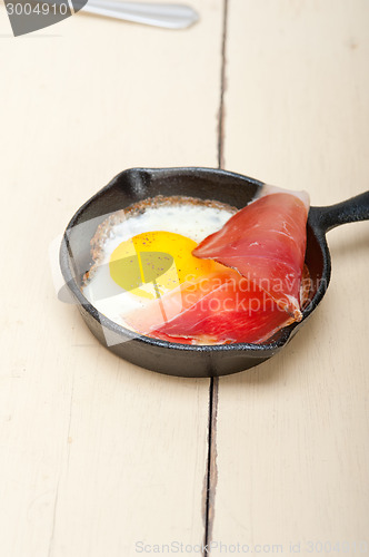 Image of egg sunny side up with italian speck ham