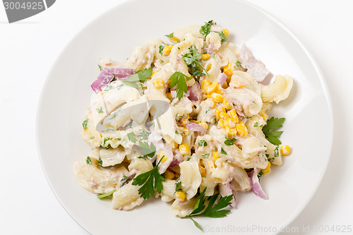 Image of Tuna pasta salad from above