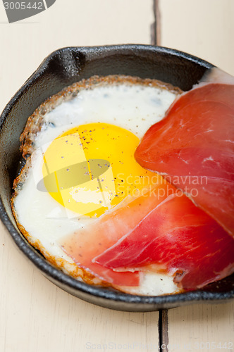 Image of egg sunny side up with italian speck ham
