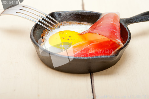 Image of egg sunny side up with italian speck ham