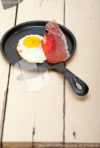 Image of egg sunny side up with italian speck ham