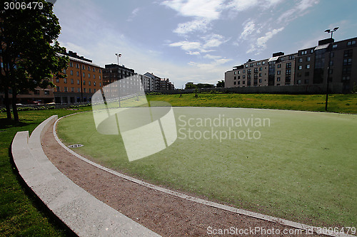 Image of round green lawn in a residential area of Helsinki