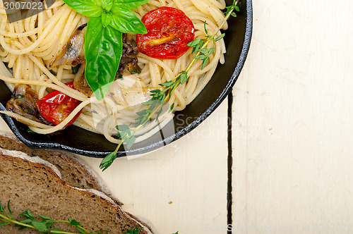 Image of spaghetti pasta with baked cherry tomatoes and basil 