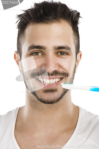 Image of Man brushing the teeth