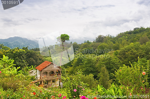 Image of house in the mountains