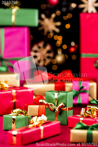 Image of Plenty of Single-Colored Xmas Presents