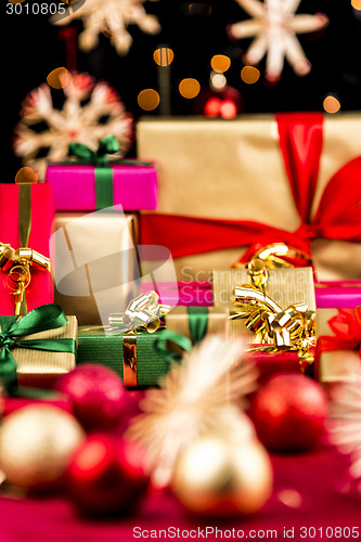 Image of Unicolored Xmas Presents Between Baubles and Stars