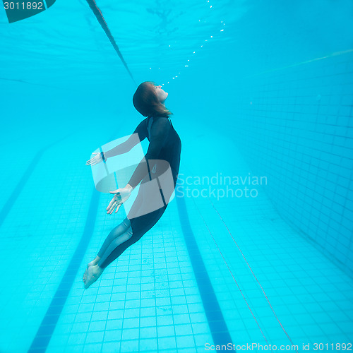 Image of Female diver flying underwater