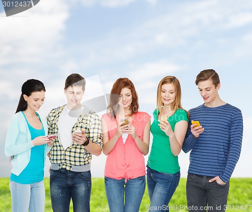 Image of smiling students with smartphones