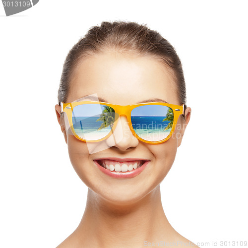 Image of happy teenage girl in sunglasses