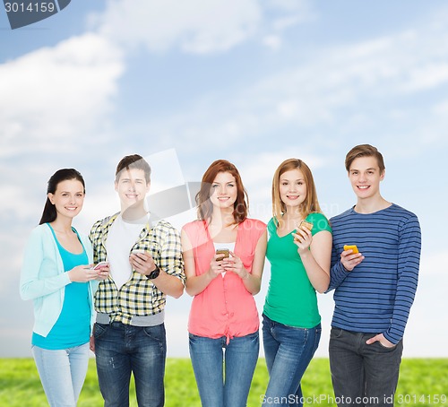 Image of smiling students with smartphones