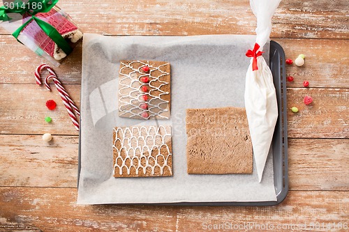 Image of closeup of gingerbread house details on pan