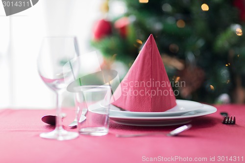 Image of room with christmas tree and decorated table