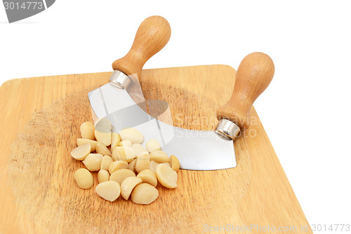 Image of Macadamia nuts with a rocking knife 