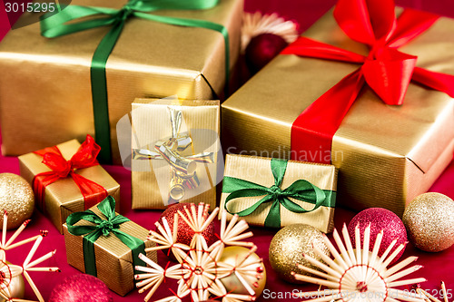 Image of Six Golden Xmas Presents with Bows