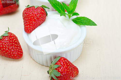 Image of organic Greek yogurt and strawberry