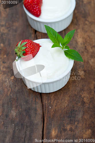 Image of organic Greek yogurt and strawberry