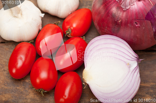 Image of onion garlic and tomatoes