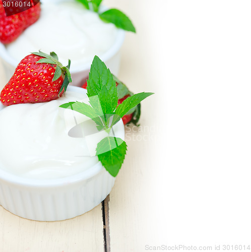 Image of organic Greek yogurt and strawberry