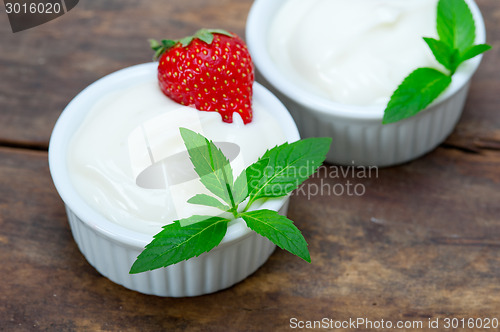 Image of organic Greek yogurt and strawberry