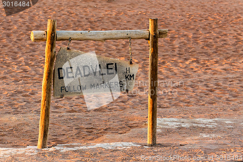 Image of signpost to Hidden Vlei in Namib desert 