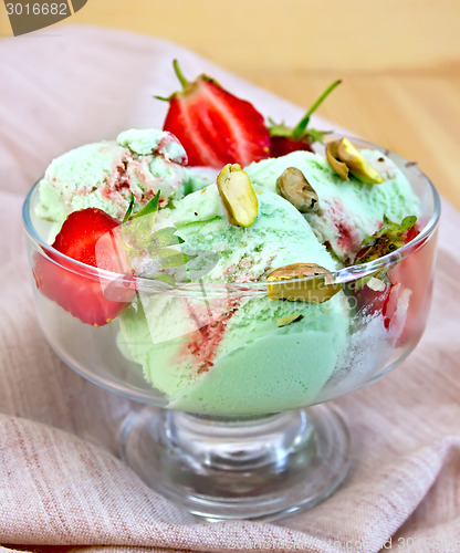 Image of Ice cream strawberry-pistachio on napkin and board