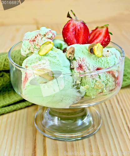 Image of Ice cream strawberry-pistachio with napkin on board