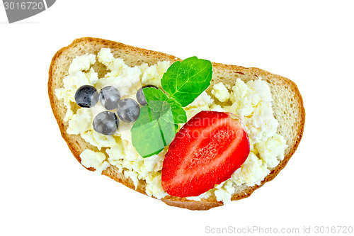 Image of Bread with curd and berries in plate