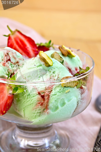 Image of Ice cream strawberry-pistachio on napkin