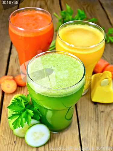 Image of Juice vegetable in three glassfuls with vegetables on table