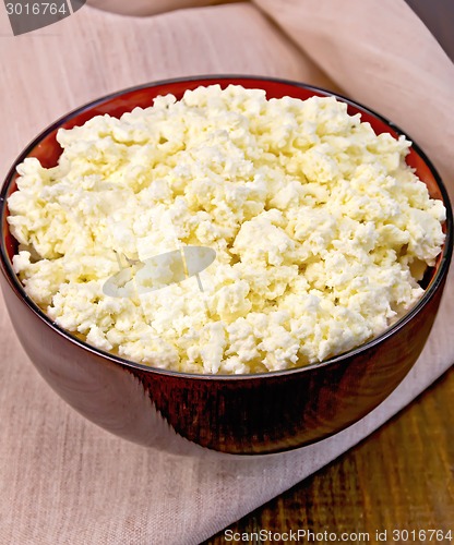 Image of Curd in wooden bowl on board