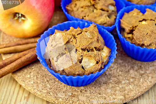 Image of Cupcake rye with apple in tins on board